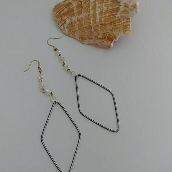 🔴SOLDGunmetal Diamond Shape Beaded Dangle Earring - Picture 2 of 7